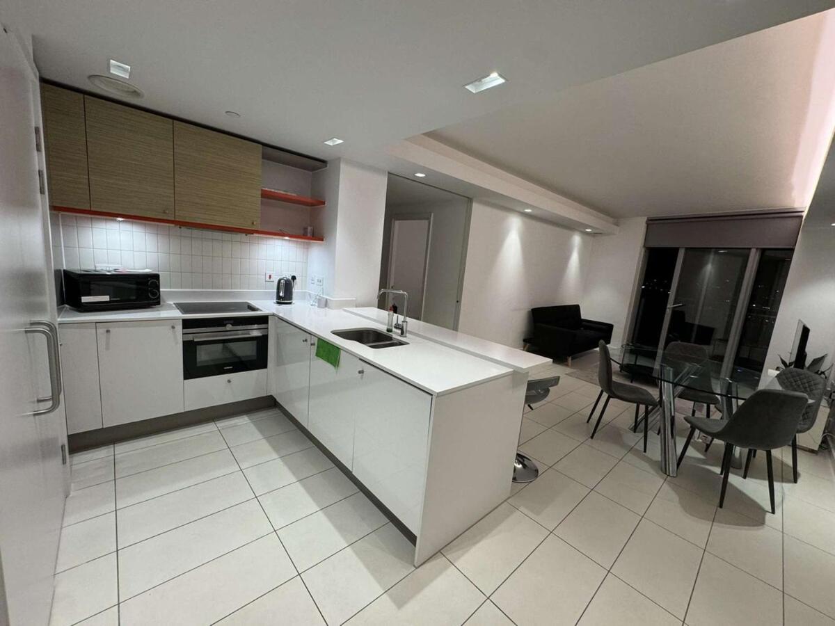 Peaceful Getaway Skyline Views Apartment London